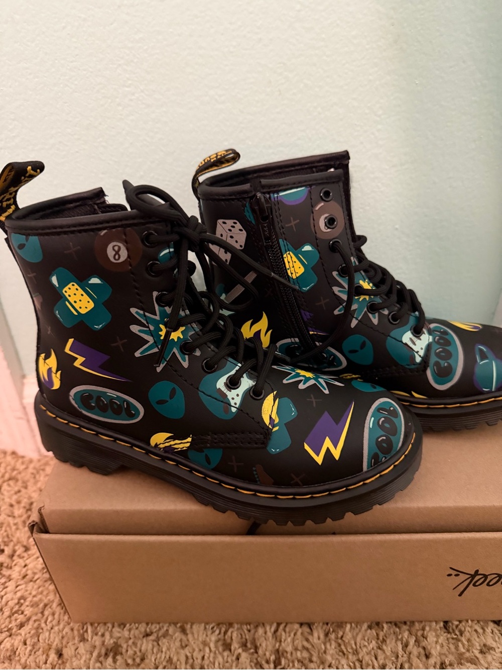 Dr Martins Kids Black Graphic Lace-Up Ankle Boots sz 1